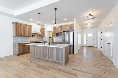 817 Van Allen Way, Hamilton, MT, 59840-2070 | Card Image