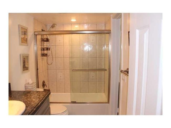 APT-305 - 1161 Hillsboro Mile, Condo with 2 bedrooms, 2 bathrooms and null parking in Hillsboro Beach FL | Image 23