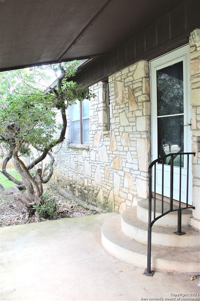 11330 Fm 1283, House other with 3 bedrooms, 2 bathrooms and null parking in Lakehills TX | Image 4