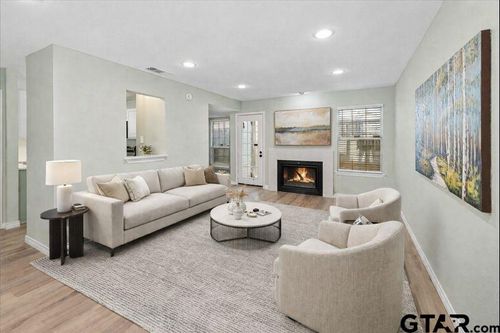 1017 Weston Dr, Garland, TX, 75043-1560 | Card Image