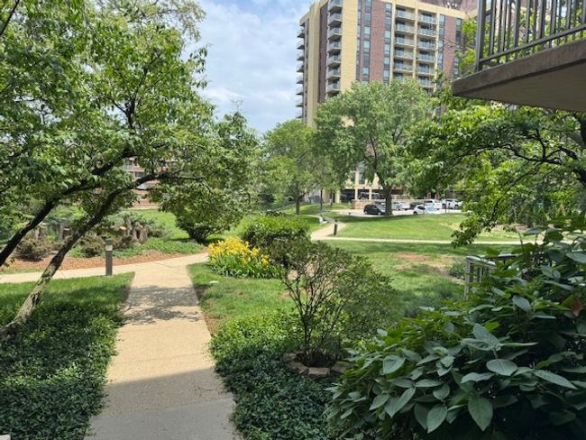 APT-4C - 2211 S Highland Ave, Condo with 2 bedrooms, 2 bathrooms and 2 parking in Lombard IL | Image 11