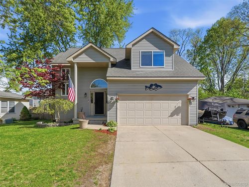 7226 Garvin, Waterford Twp, MI, 48329-2828 | Card Image