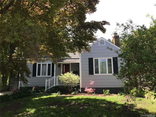 39 7th St, Locust Valley, NY, 11560-1621 | Card Image