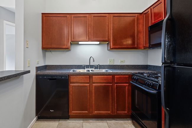 APT-203 - 1529 Raymond Dr, Condo with 2 bedrooms, 1 bathrooms and 1 parking in Naperville IL | Image 9