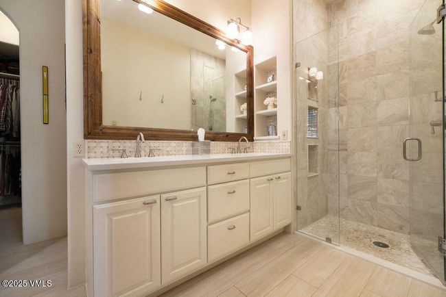Primary Bathroom | Image 18