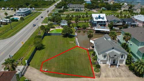 136 Starboard Dr, San Leon, TX, 77539-2241 | Card Image