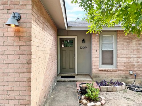 1209 Turtle Creek Blvd, Austin, TX, 78745-4949 | Card Image