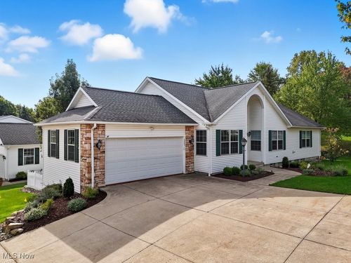 6885 Hidden Lake Trl, Brecksville, OH, 44141-3192 | Card Image