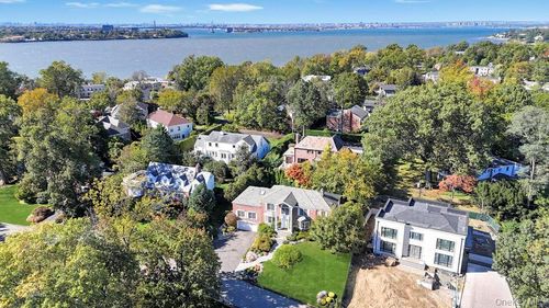 22 Bayside Dr, Great Neck, NY, 11023-2027 | Card Image