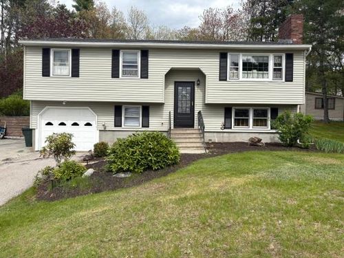 676 Cohas Ave, Manchester, NH, 03109-5417 | Card Image