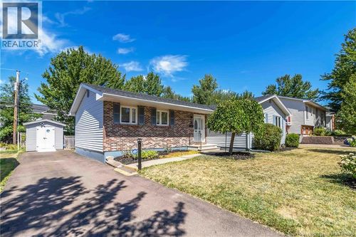 35 Crestwood Dr, Moncton, NB, E1C9C5 | Card Image