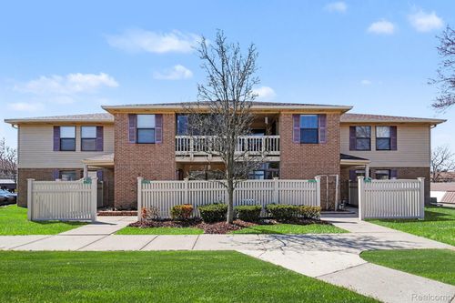61154 Greenwood Dr, South Lyon, MI, 48178-1701 | Card Image