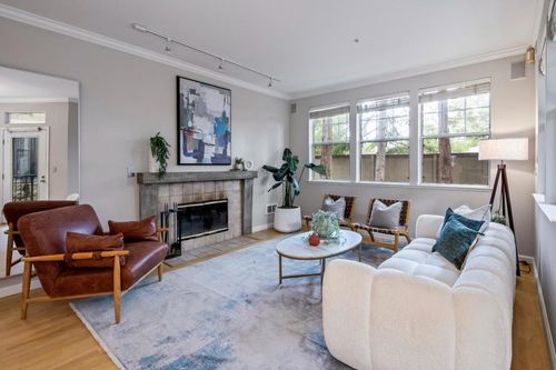 apt-22-2160 Santa Cruz Ave, Menlo Park, CA, 94025-6365 | Card Image