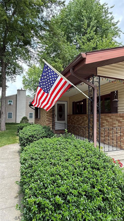 3752 Grant Ave, Fort Gratiot, MI, 48059-4117 | Card Image