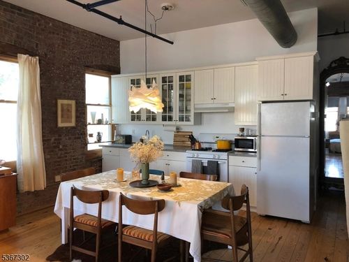 7-9 Crawford St, Newark, NJ, 07102-2411 | Card Image