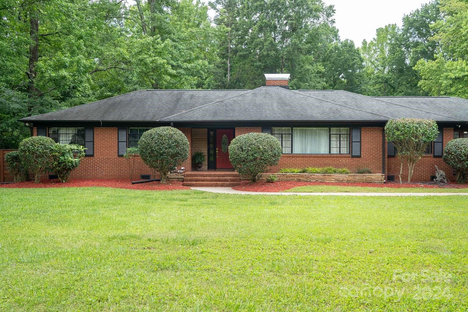 Dooley Dr, Charlotte, NC 28227
