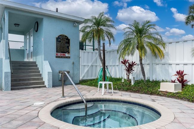 623 Garland Cir, Townhouse with 3 bedrooms, 2 bathrooms and null parking in INDIAN ROCKS BEACH FL | Image 6