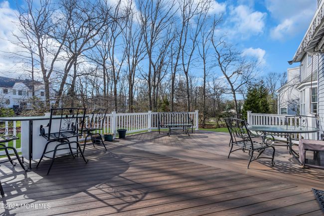 Spacious deck | Image 38
