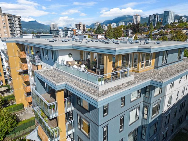 513 - 221 E 3rd Street, Condo with 2 bedrooms, 2 bathrooms and 2 parking in North Vancouver BC | Image 2