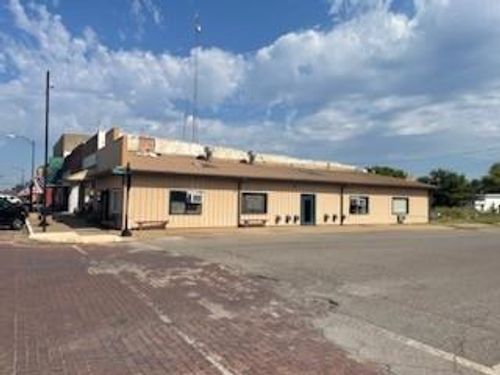 325 S Main St, Lindsay, OK, 73052-5635 | Card Image