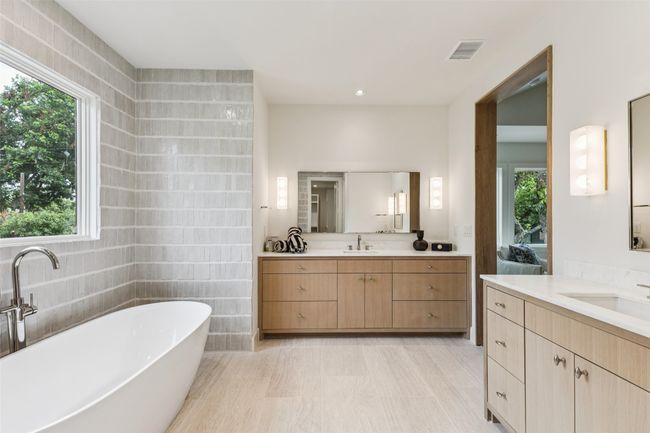 6707 Anita St, House other with 5 bedrooms, 7 bathrooms and null parking in Dallas TX | Image 9