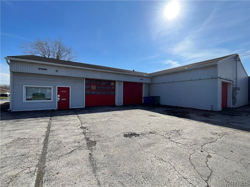 2085 Clinton St, West Seneca, NY, 14206-3347 | Card Image