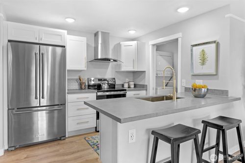 apt-e203-15330 Sunwood Blvd, Tukwila, WA, 98188-7771 | Card Image