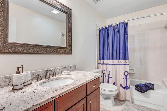 Center hall Full bathroom, first floor | Image 15