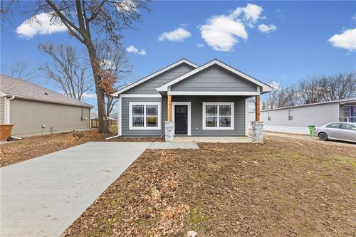 832 E Hamblin St, Ottawa, KS, 66067-3118 | Card Image