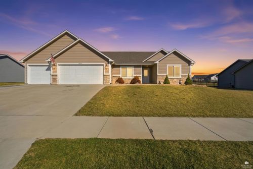 8891 Regina Ln, Manhattan, KS, 66502-1573 | Card Image