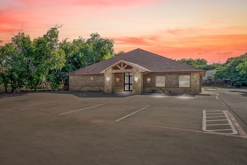 905 Roberts Cut Off Rd, River Oaks, TX, 76114-2825 | Card Image