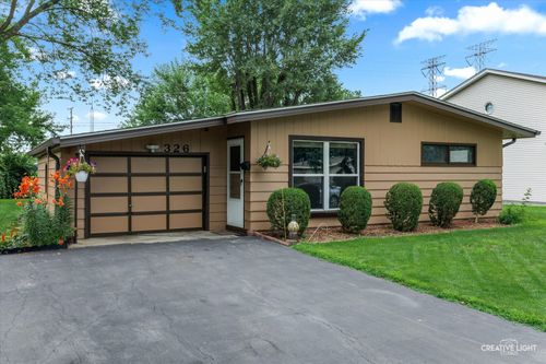 326 John St, North Aurora, IL, 60542-1552 | Card Image