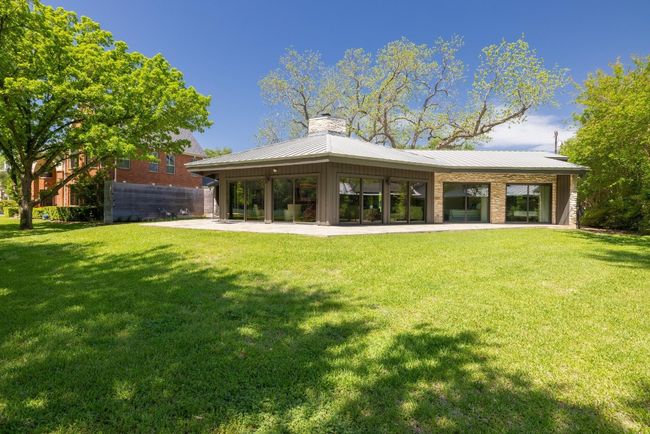 2401 Manana St, House other with 4 bedrooms, 4 bathrooms and 2 parking in Austin TX | Image 33