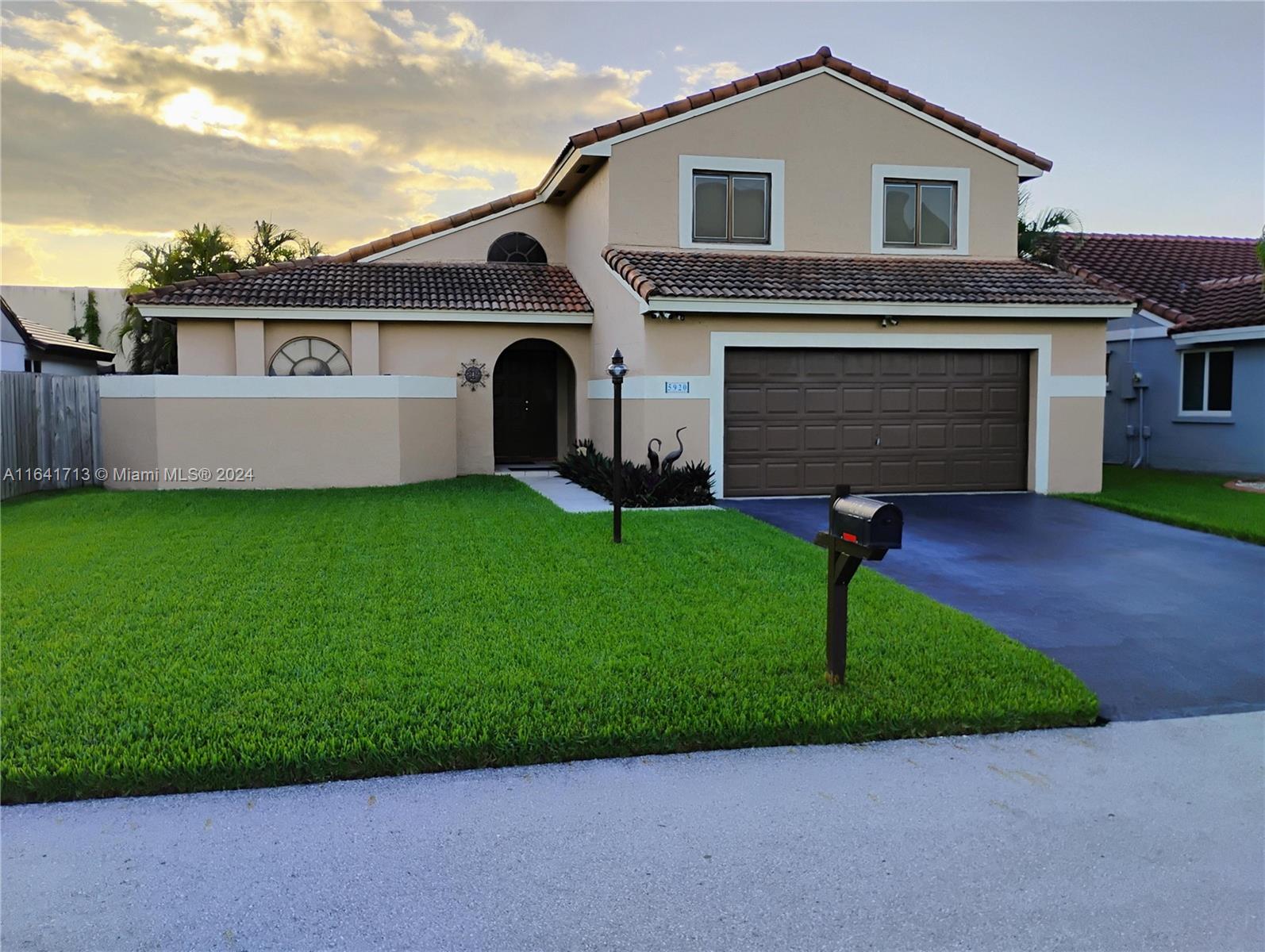 York Ln, Davie, FL 33331