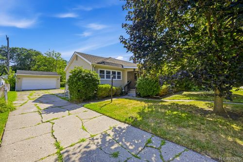 1920 E Saratoga St, Ferndale, MI, 48220-2068 | Card Image