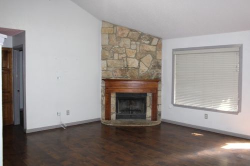 915 W Lovers Ln, Arlington, TX, 76013-3944 | Card Image