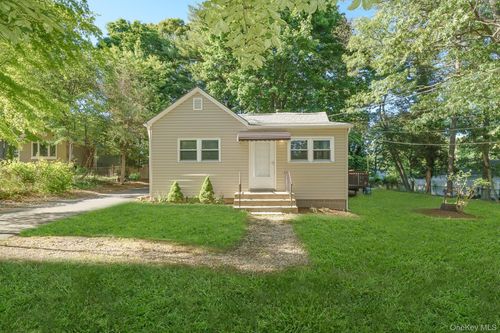 7 Laurelton Avenue, Brookhaven, NY, 11784 | Card Image