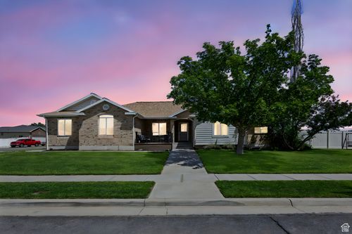 934 N 1385 W, Clinton, UT, 84015-8945 | Card Image