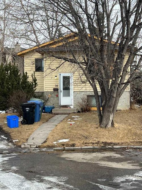 36 Castleglen Pl Ne, Calgary, AB, T3J1Y5 | Card Image