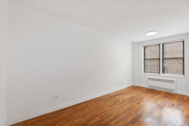 APT-4M - 103-25 68 Th Ave, Home with 1 bedrooms, 1 bathrooms and null parking in Forest Hills NY | Image 5