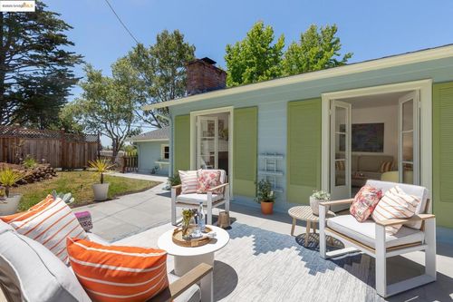 298 Grizzly Peak Blvd, Kensington, CA, 94708-1123 | Card Image