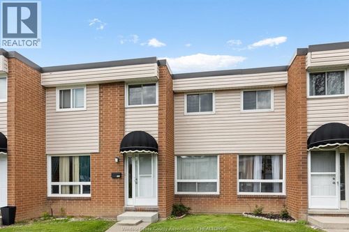 328 Fryer St, Amherstburg, ON, N9V2L9 | Card Image