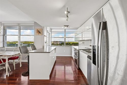 705-18011 Biscayne Blvd, Aventura, FL, 33160-5237 | Card Image