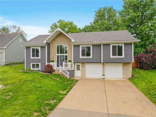 423 Sw Windmill Ln, Lee's Summit, MO, 64082-4626 | Card Image