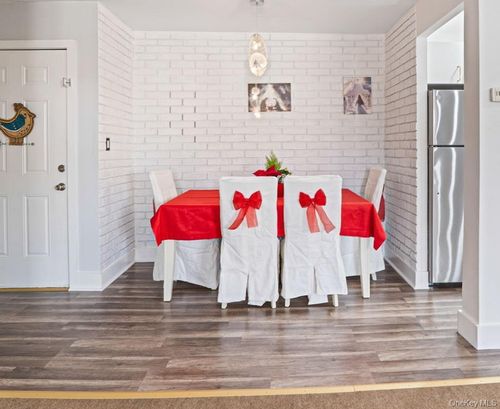 apt-5l-460 Old Town Rd, Port Jefferson Station, NY, 11776-2209 | Card Image