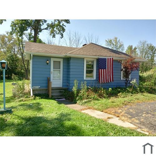 20113 Huron River Dr, Rockwood, MI, 48173-9695 | Card Image