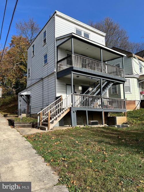 201 Mount Airy Ave, WAYNESBORO, PA, 17268-1350 | Card Image