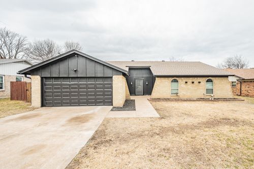 8409 Glenann Dr, North Richland Hills, TX, 76182-4117 | Card Image