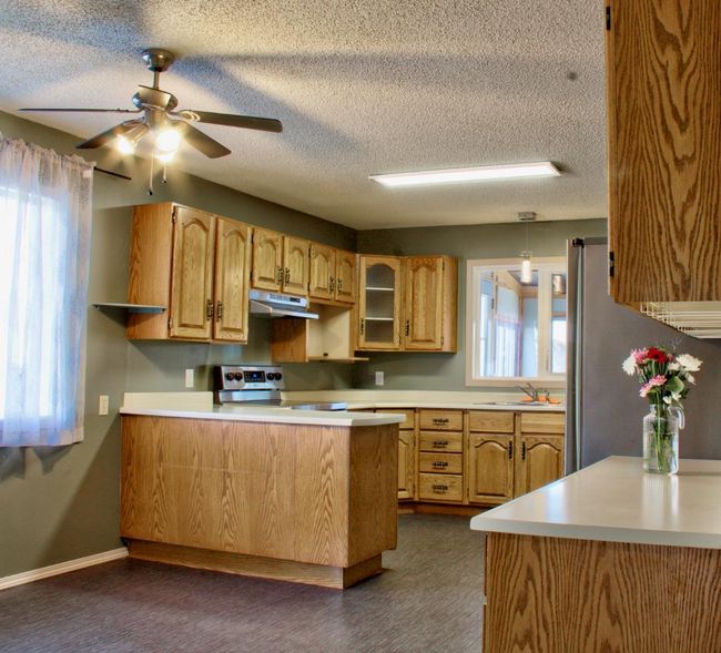 9502 123 Avenue, Home with 4 bedrooms, 2 bathrooms and 4 parking in Grande Prairie AB | Image 4