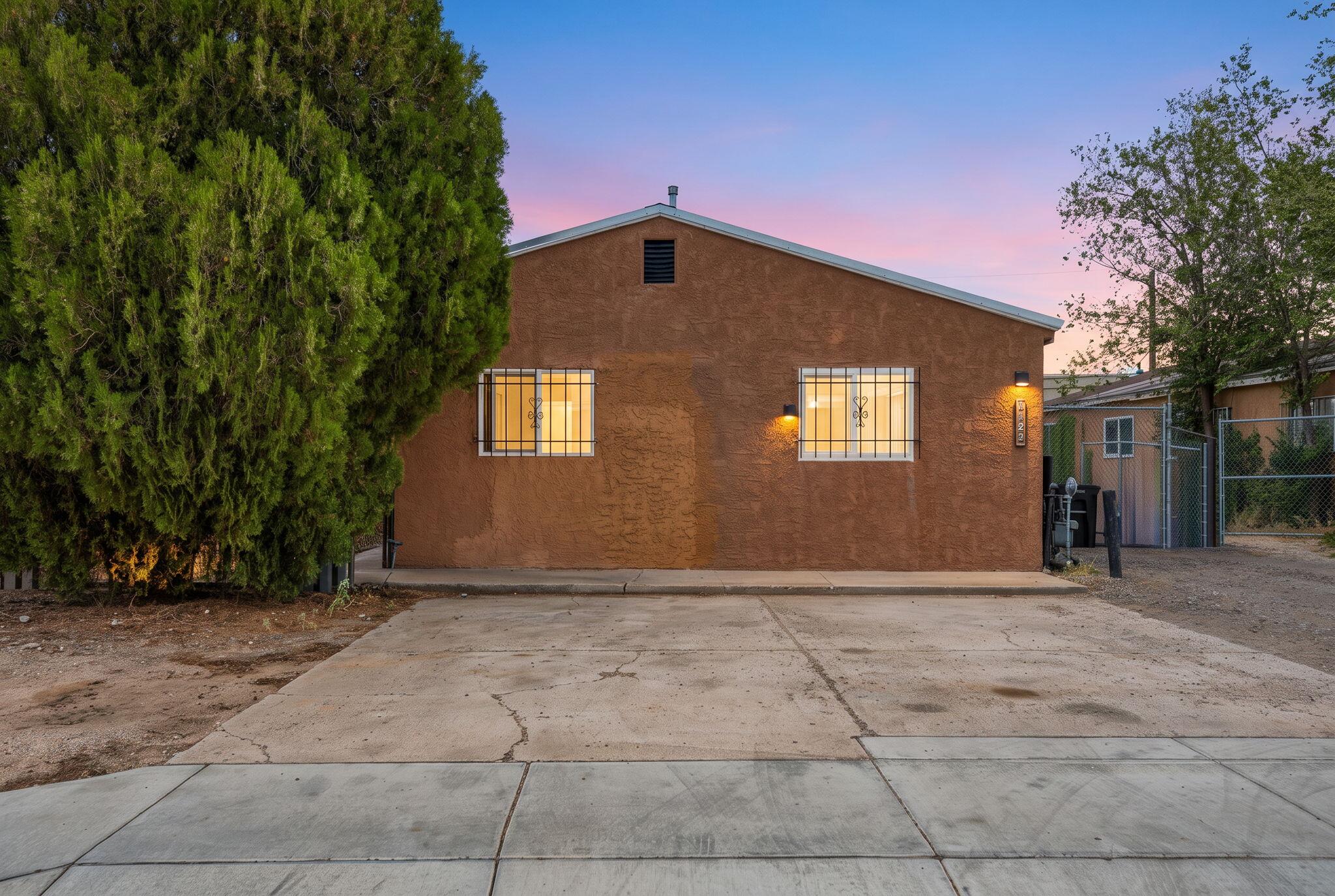 425 Grove St, Albuquerque, NM 87108